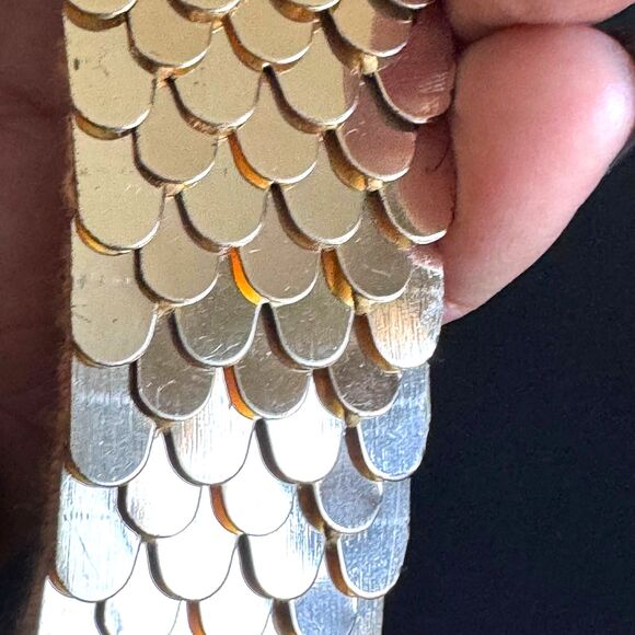 Unique Gold-Tone Fish-Scale Stretch Belt Vintage Statement Belt (70s/80s Style) - Picture 3 of 7